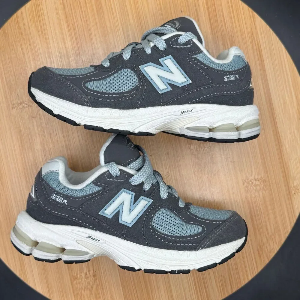 New Balance 2002R 